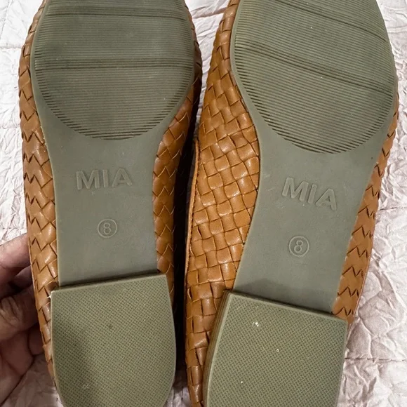 MIA Tan Woven Pointed Toe Mules - Size 8 - Picture 4 of 4